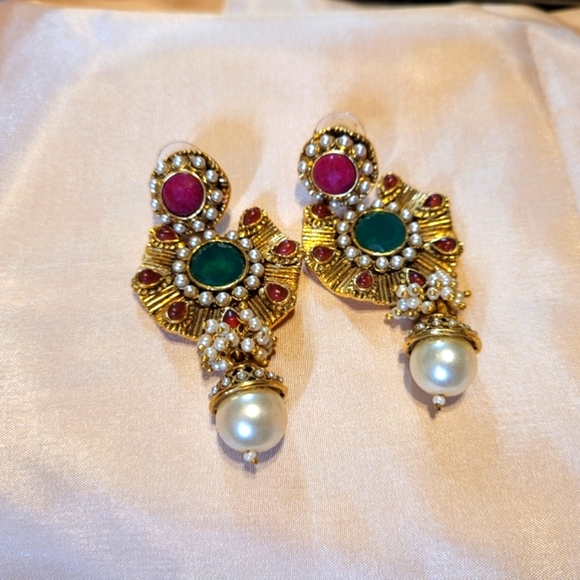 Sia Earrings - Picture 3 of 5